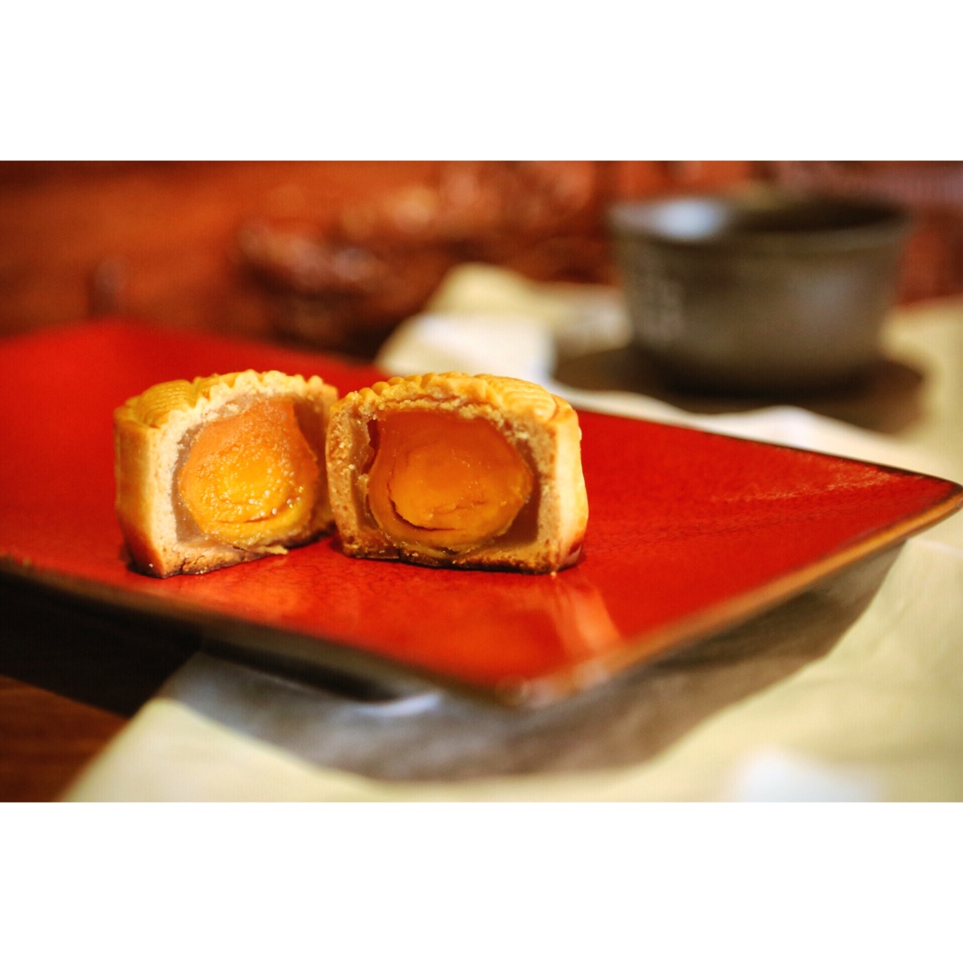 广式月饼—蛋黄莲蓉月饼