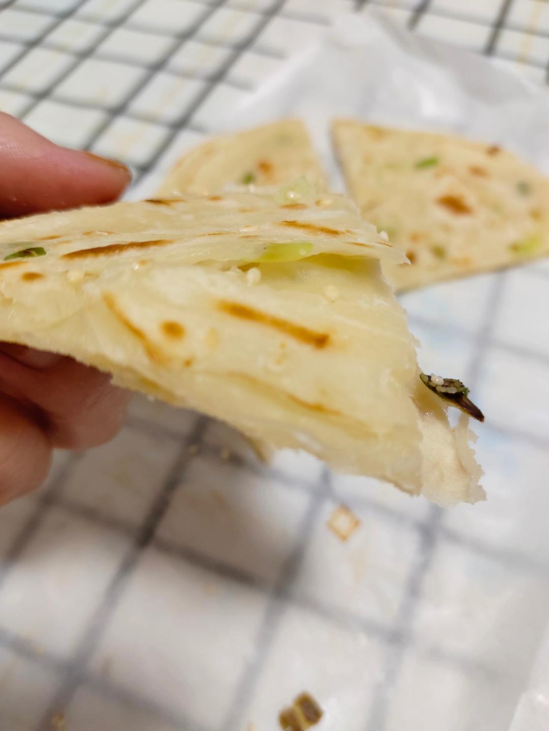 家常葱油饼 柔软多层 凉了也不硬 附细节视频详解