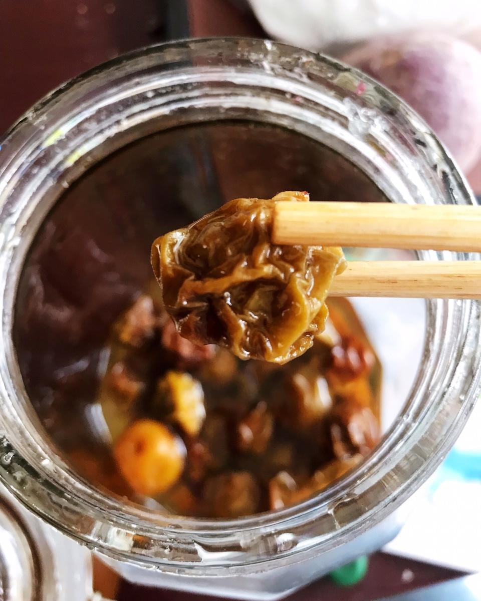 青梅汁与副产品酸酸甜甜的梅子