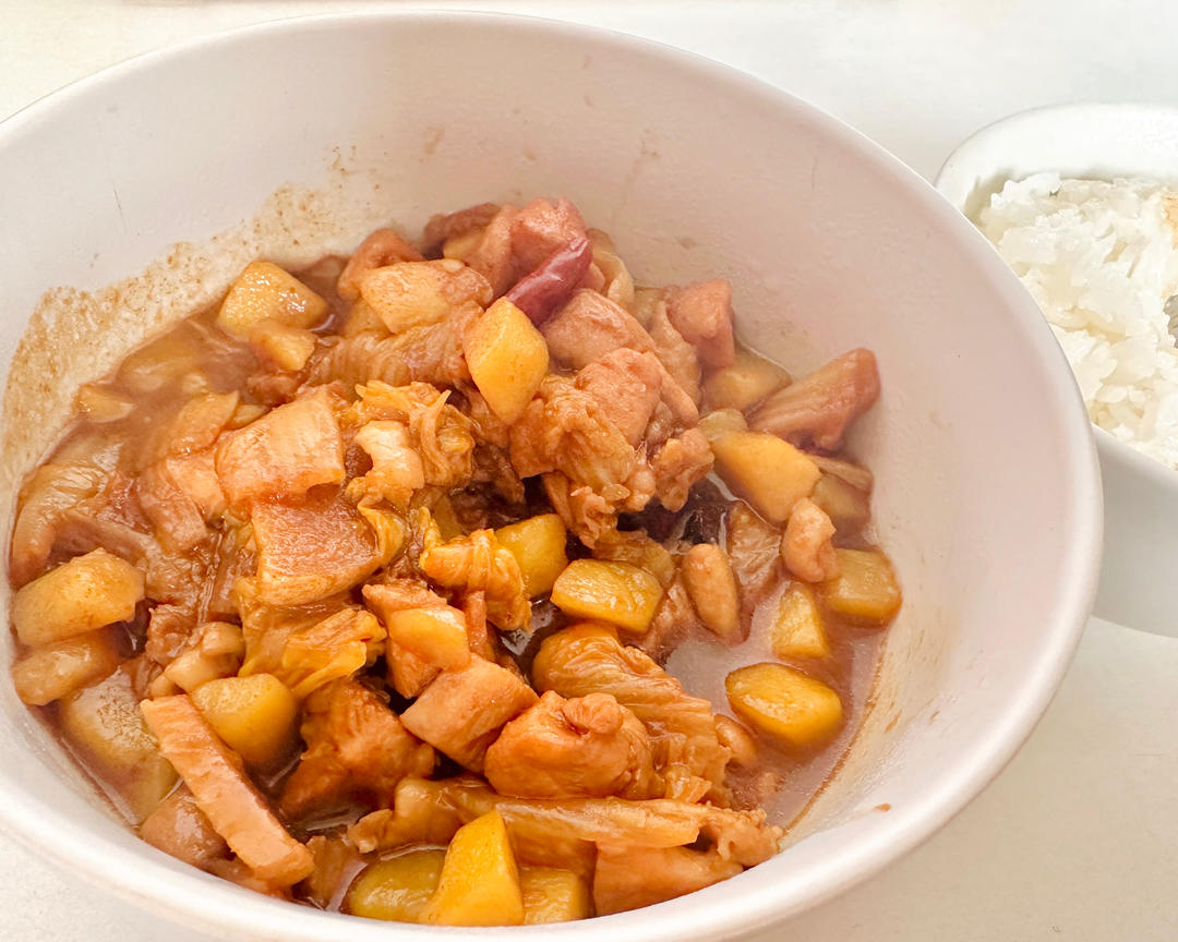 鸡腿肉炖土豆