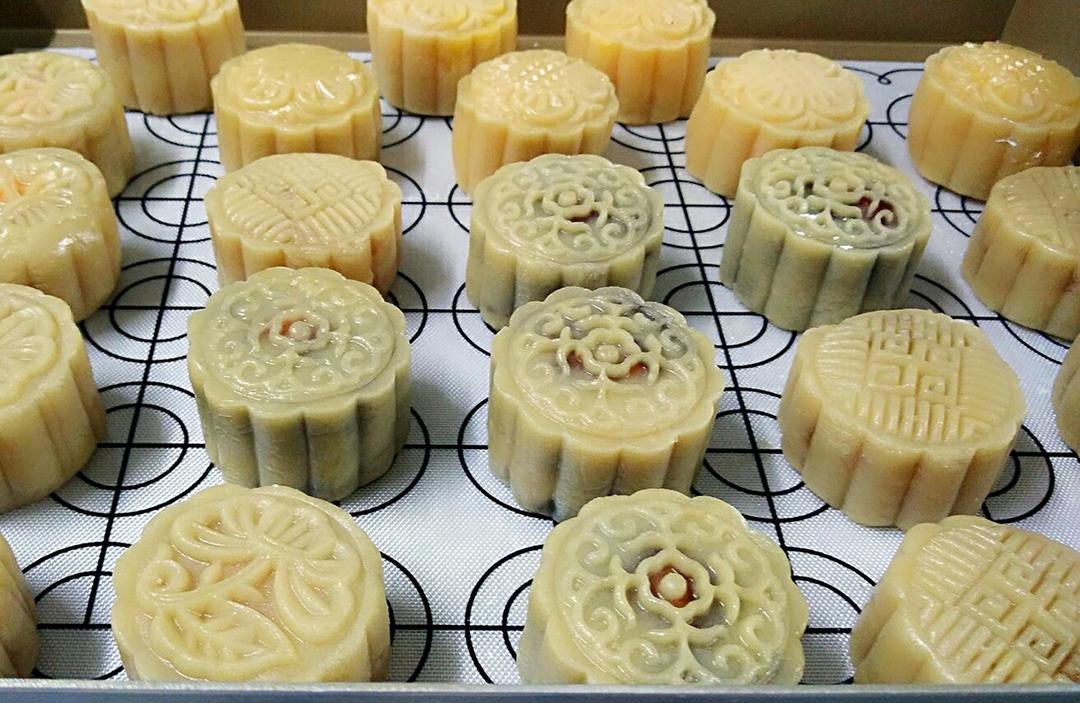 广式月饼—蛋黄莲蓉月饼