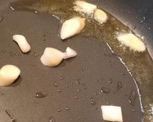 简单易做的青椒回锅肉的做法 步骤3