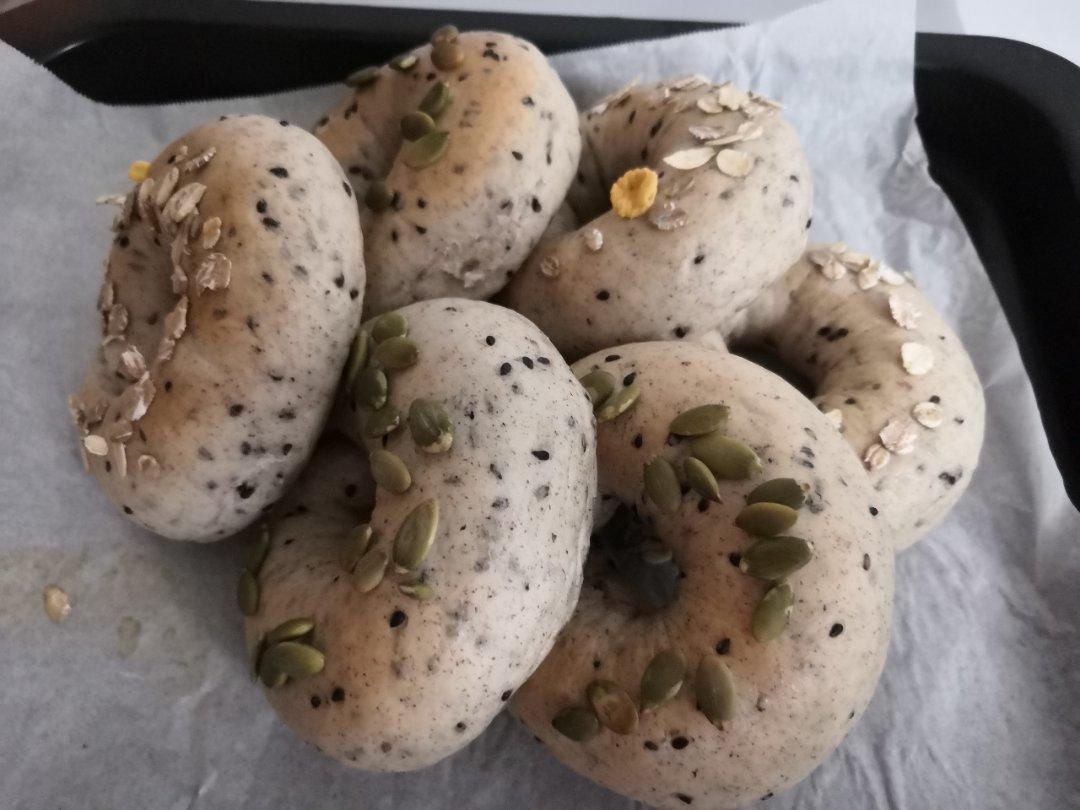 黑芝麻全麦贝果