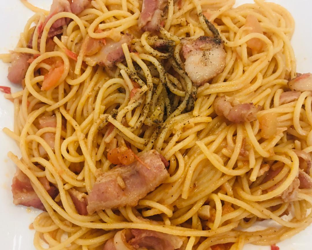 黑椒培根芝士意面