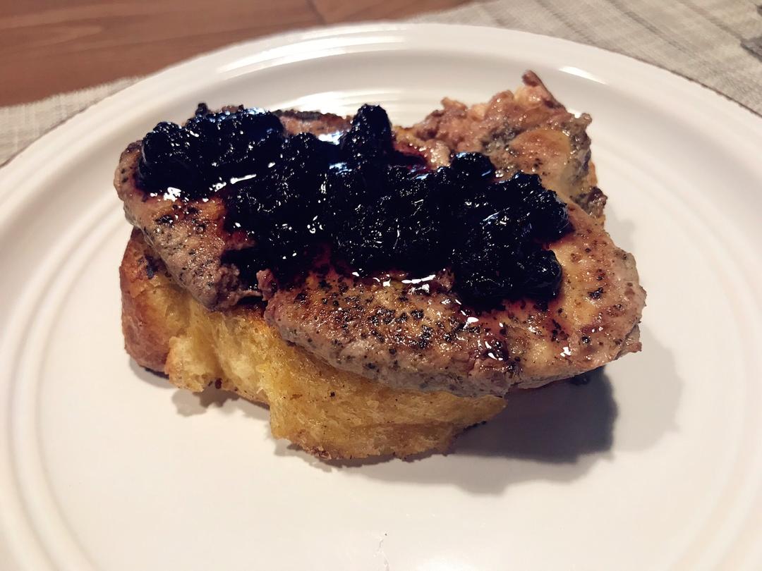 咕噜咕噜水啊做的香煎鹅肝-蓝莓酱