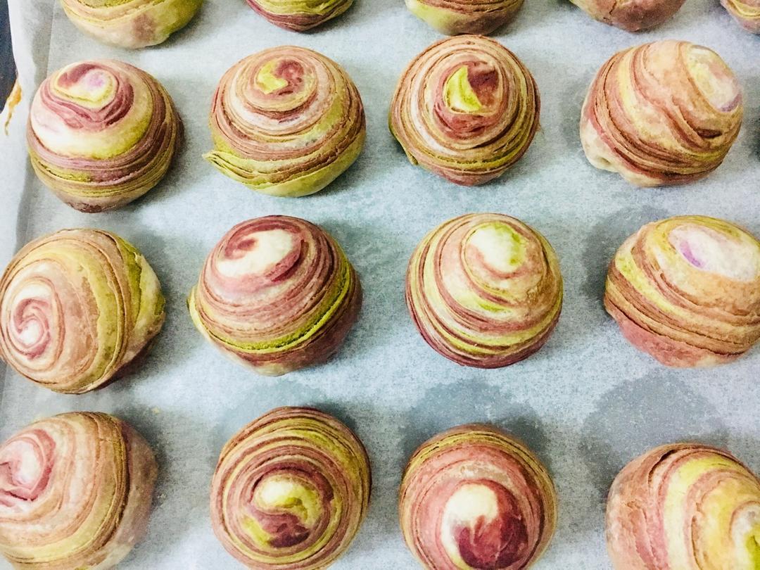 三色星球蛋黄酥