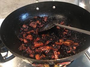 家常梅干菜炒肉的做法 步骤4
