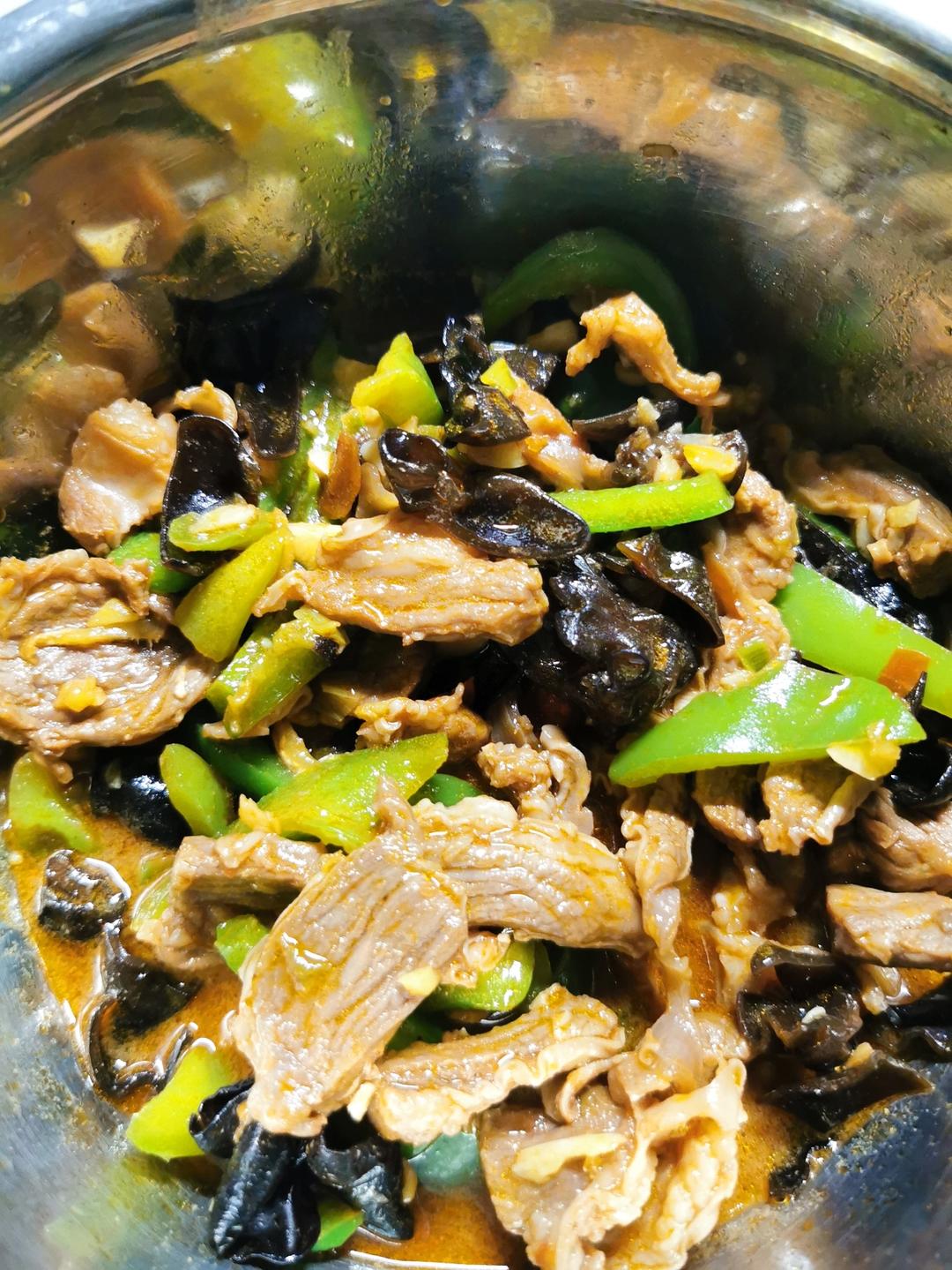 〈辣椒炒护心肉〉，肉肉肉全吃掉，欣小厨 😉