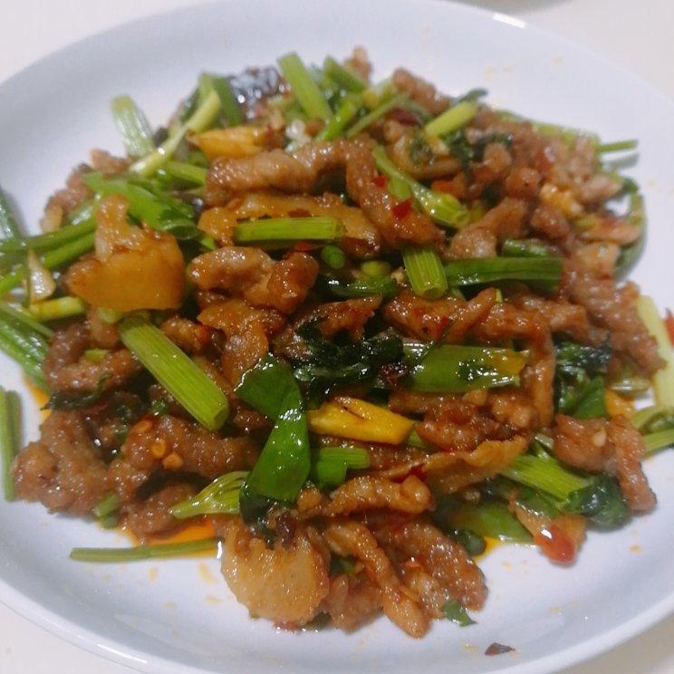芹菜炒肉