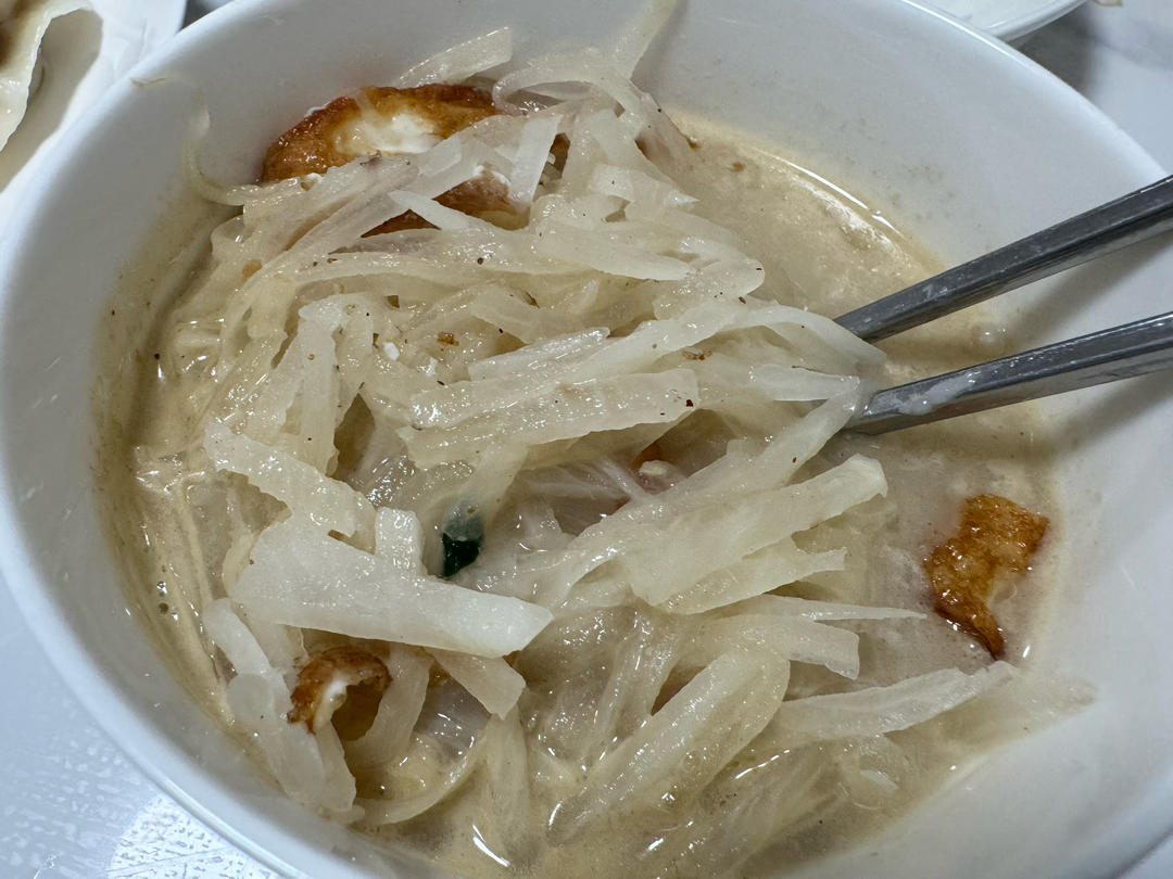 奶白鲜香的萝卜丝煎蛋汤