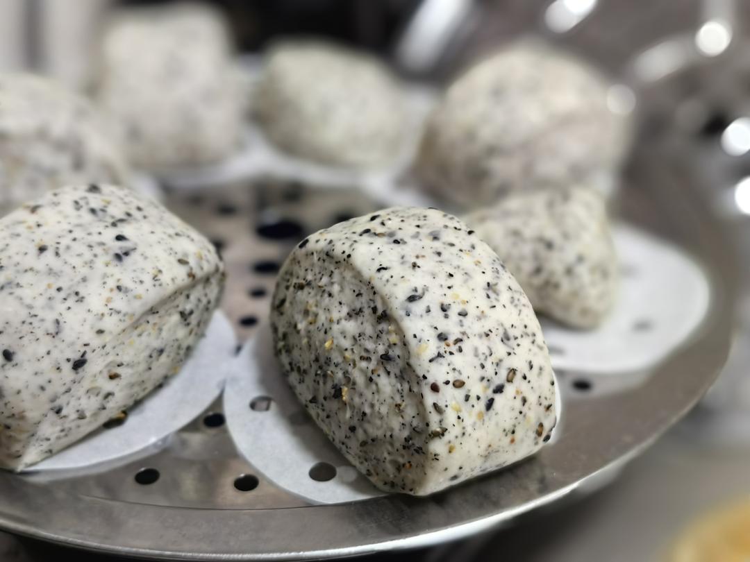 奶香黑芝麻刀切馒头