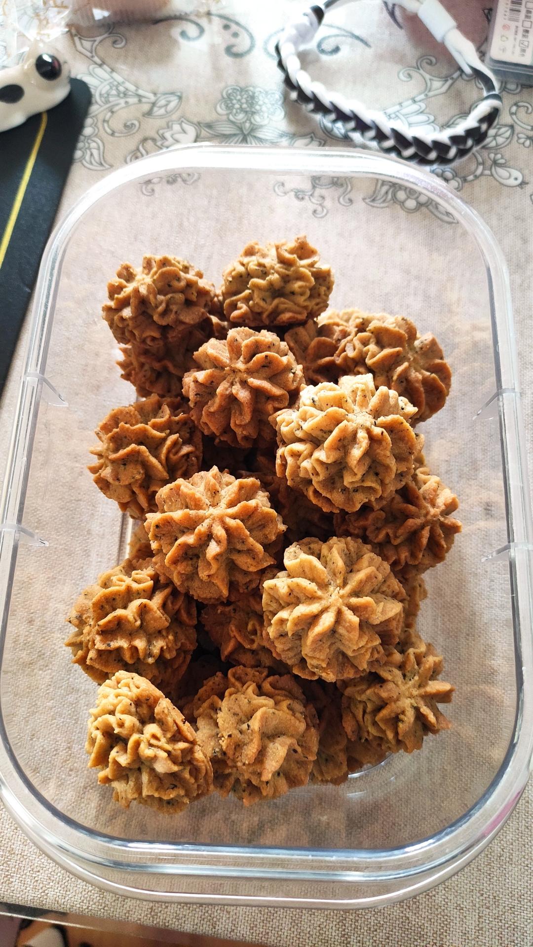 酥掉渣淡奶油曲奇饼干，无需挤花技巧，轻松做出可爱外形，花纹立体不塌