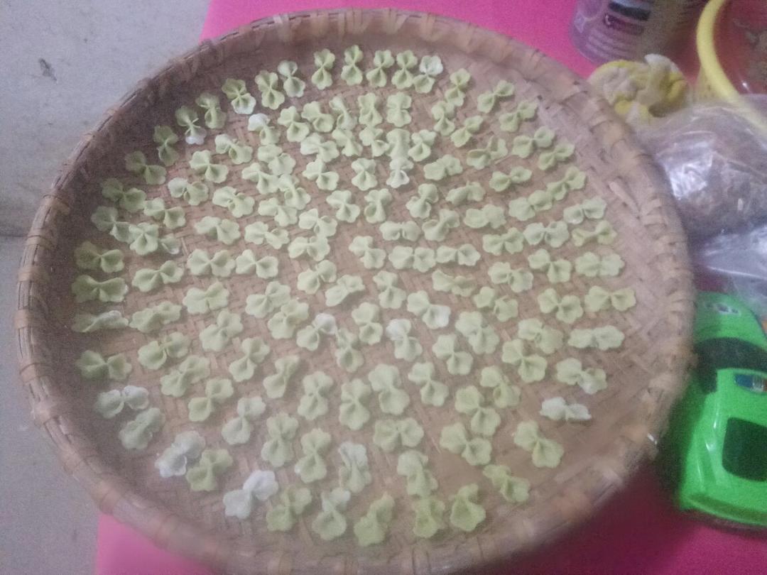 婴儿辅食：彩色卡通蝴蝶面