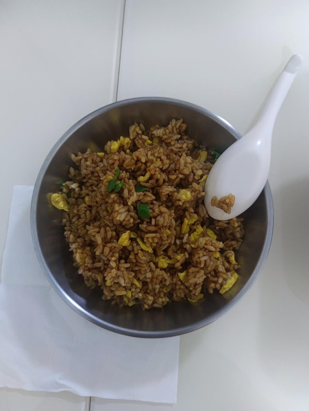 好吃到舔盘的酱油炒饭！