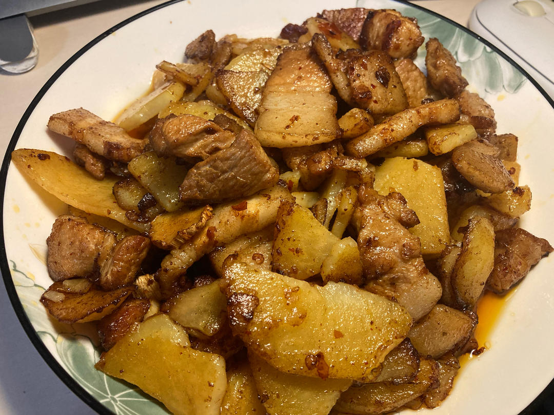 五花肉干煸土豆片