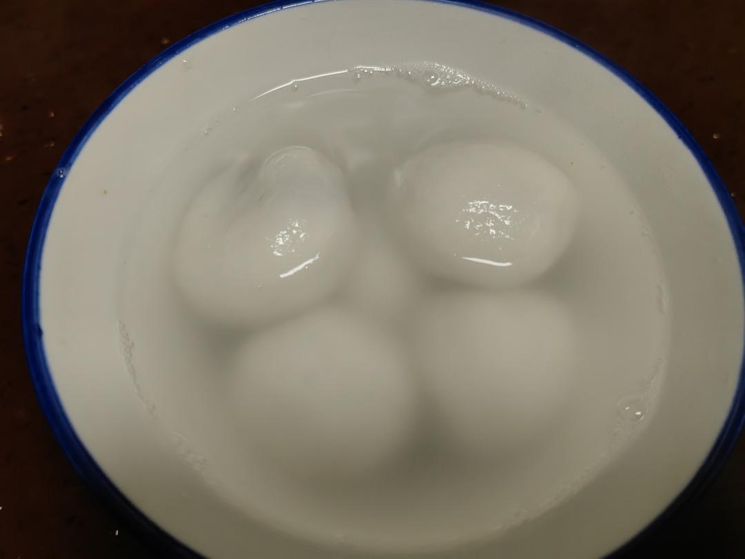 花生黑芝麻汤圆