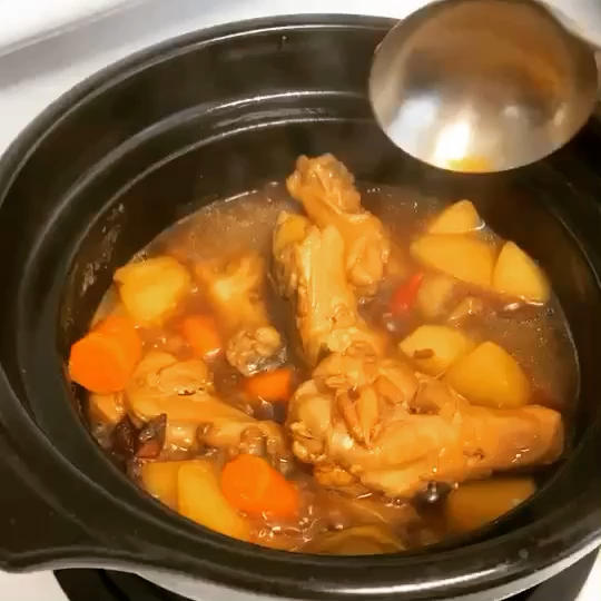 家常版红烧鸡翅土豆