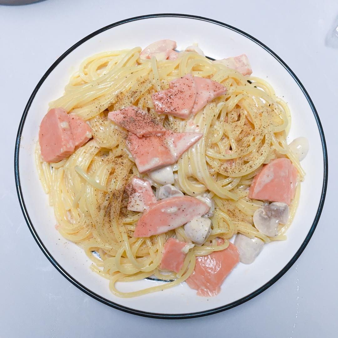 奶油蘑菇培根意面