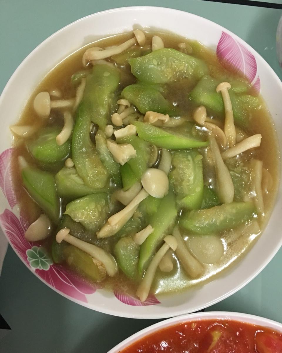丝瓜素烧白玉菇