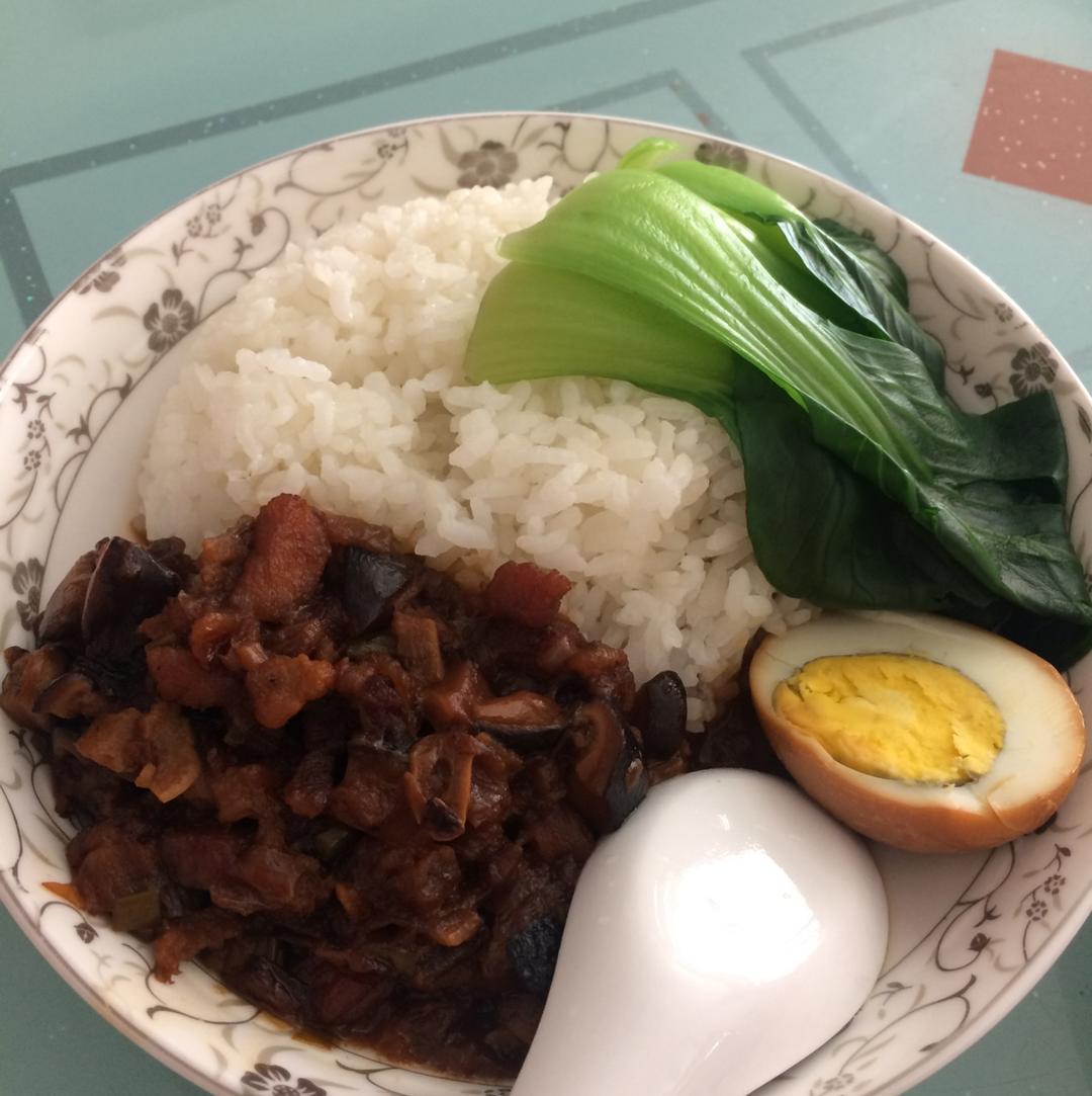 洋葱酥卤肉饭