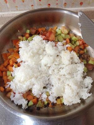 什锦豆豉炒饭的做法 步骤5