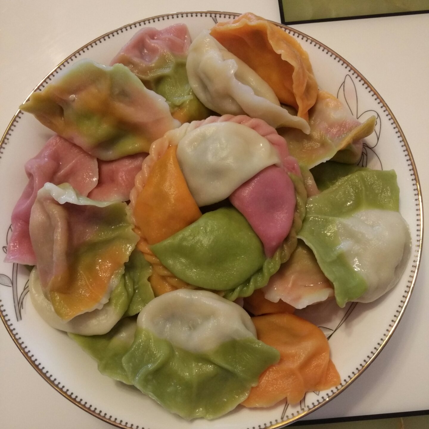 翡翠白玉白菜饺子详细版（附翡翠白玉白菜饺子包法，翡翠白玉饺子皮两种制法，面包机和面，翡翠白玉烧卖，各种馅料搭配）