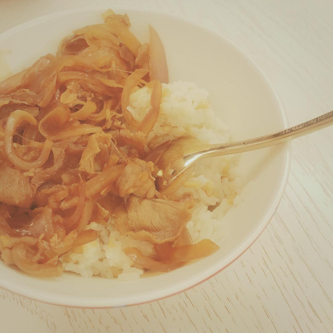 洋葱肥牛饭