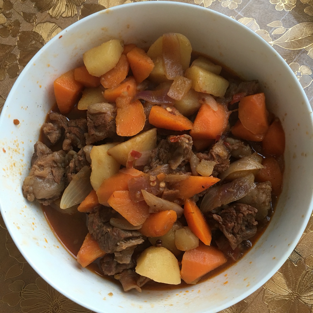 胡萝卜土豆烧牛腩