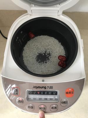 冰糖红枣枸杞薏米水的做法 步骤3