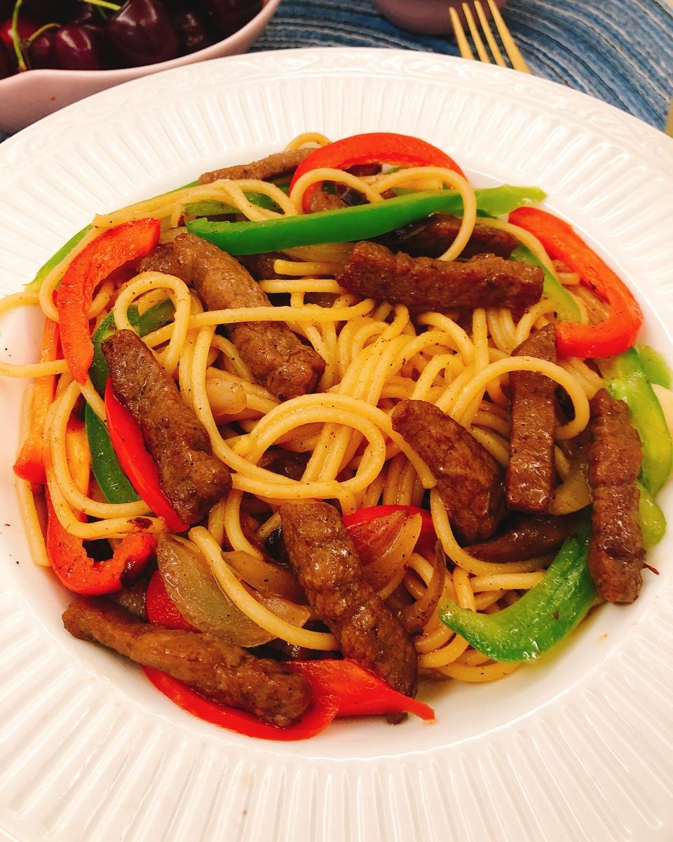 黑椒牛柳炒意面