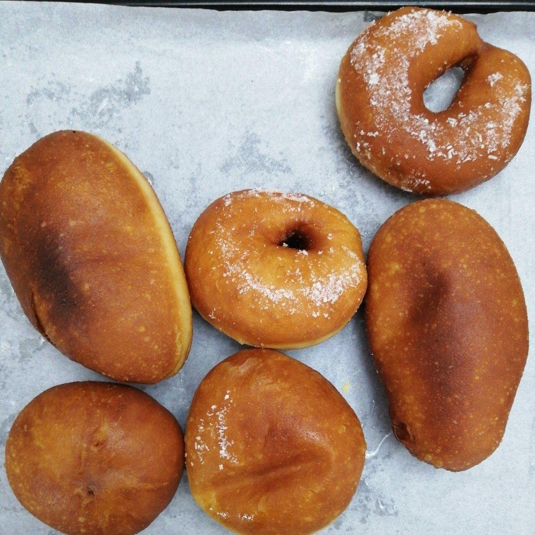 多拿滋甜甜圈&扭扭面包&豆沙面包