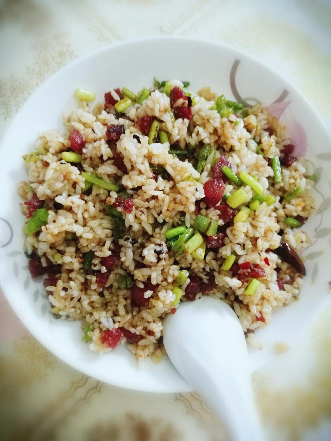 川香腊肉豆豉饭的做法