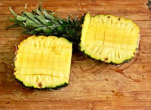 快手菠萝炒饭㊙️普通米饭也能做菠萝饭的做法 步骤1