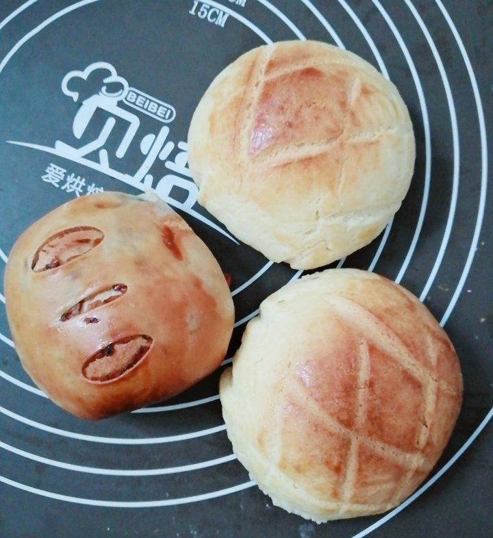 好吃到炸裂的港式菠萝包（附带制作酥皮的小视频）