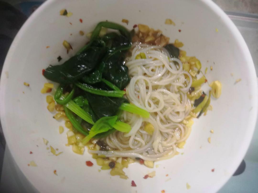 凉拌菠菜(家传秘方)