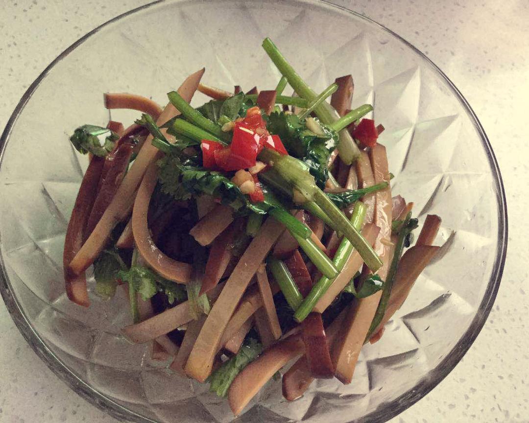 凉拌鸡蛋干香菜