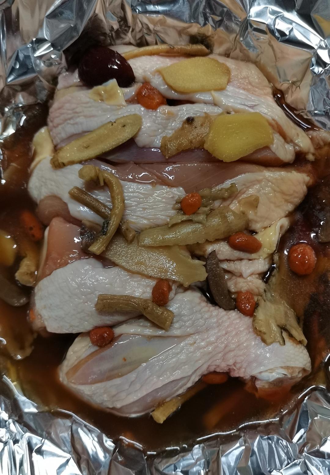 鸡精药材蒸鸡腿的做法 步骤2