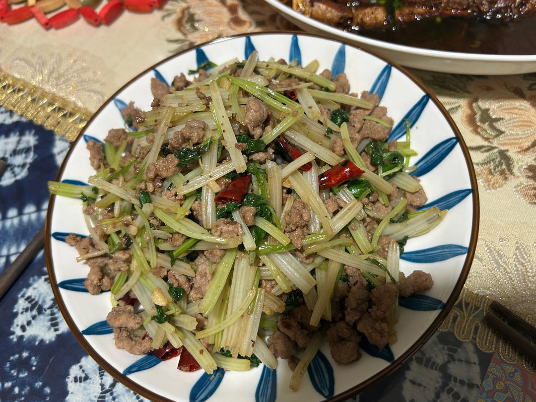 芹菜牛肉末「下饭神器」