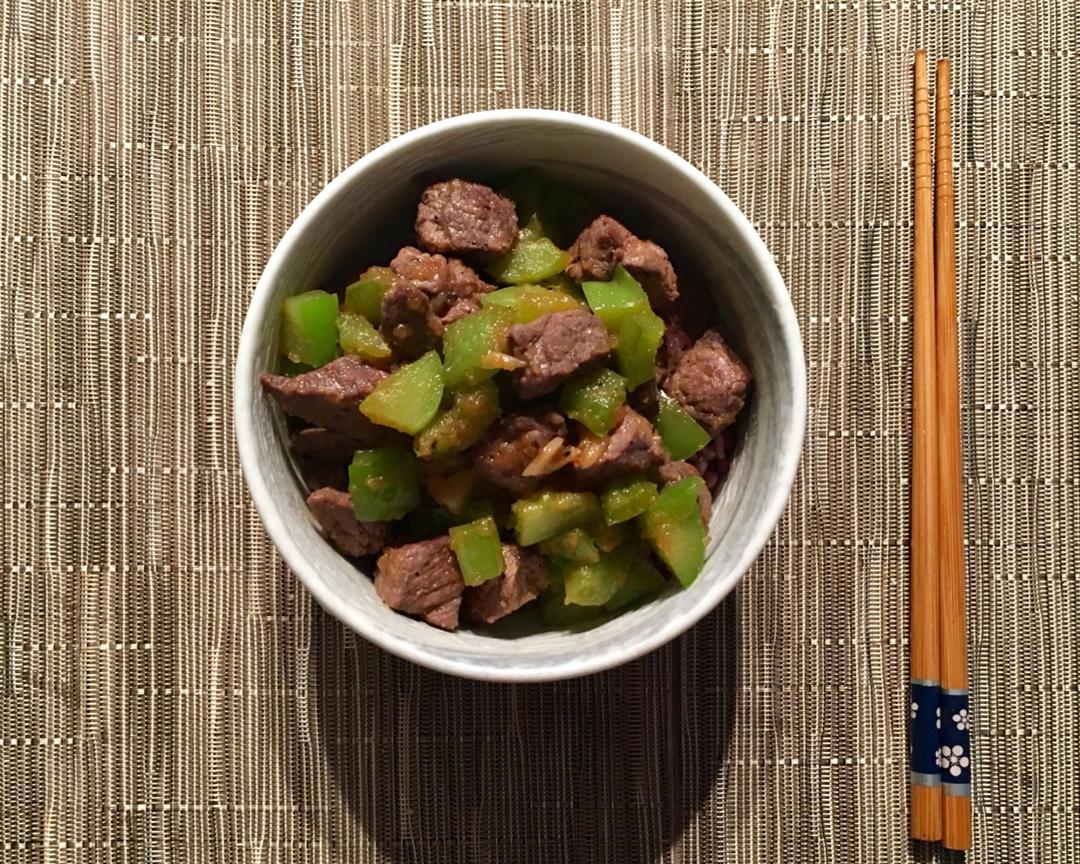 🐂青椒骰子牛排丼饭的做法