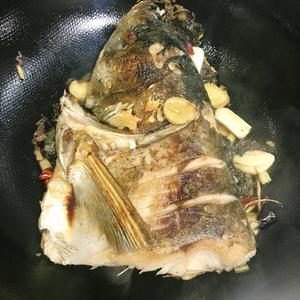 🔥农家美味💯紫苏炖鱼头的做法 步骤10