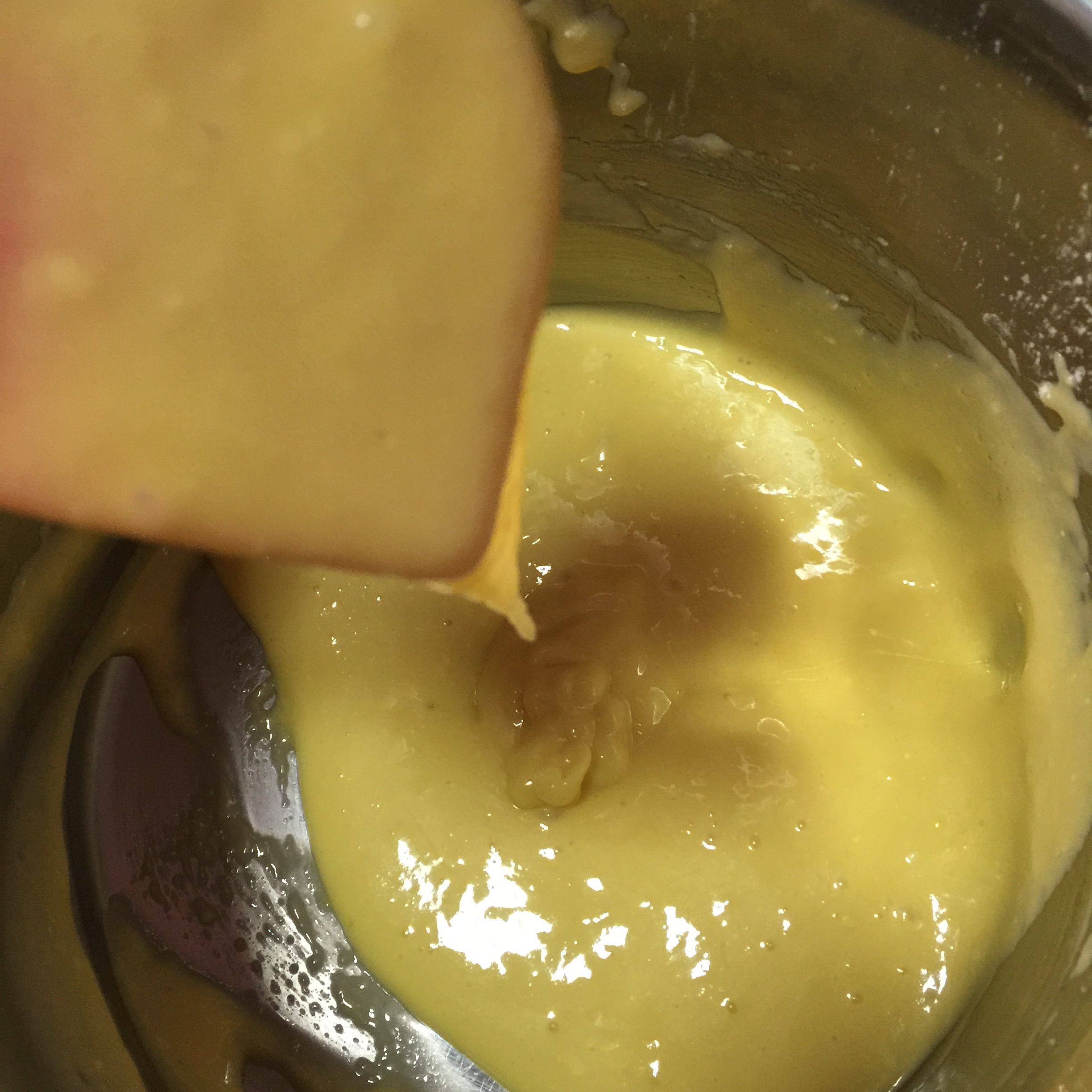 杏仁奶酪夹心杯子蛋糕（超详细步骤）的做法 步骤10