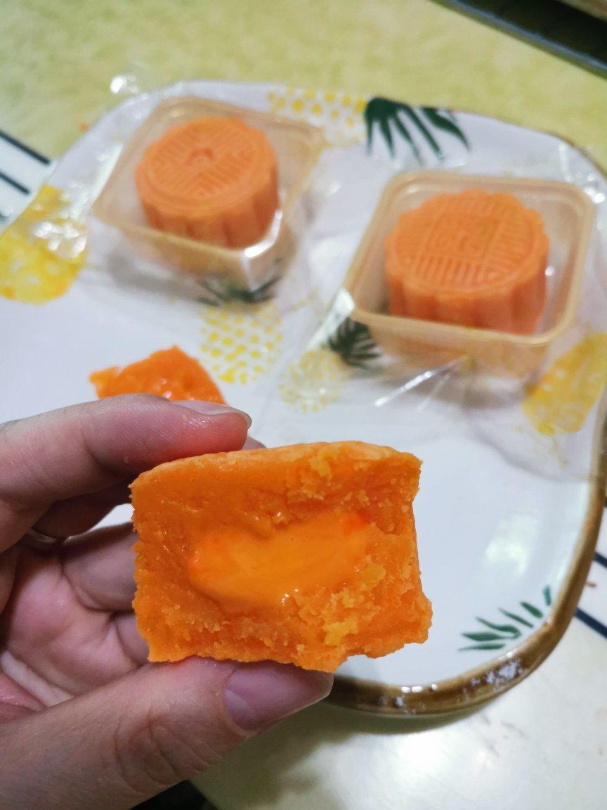 💃奶黄流心月饼——这是可以让你坐稳朋友圈厨霸位置的月饼🥮，没人点赞算我输👎