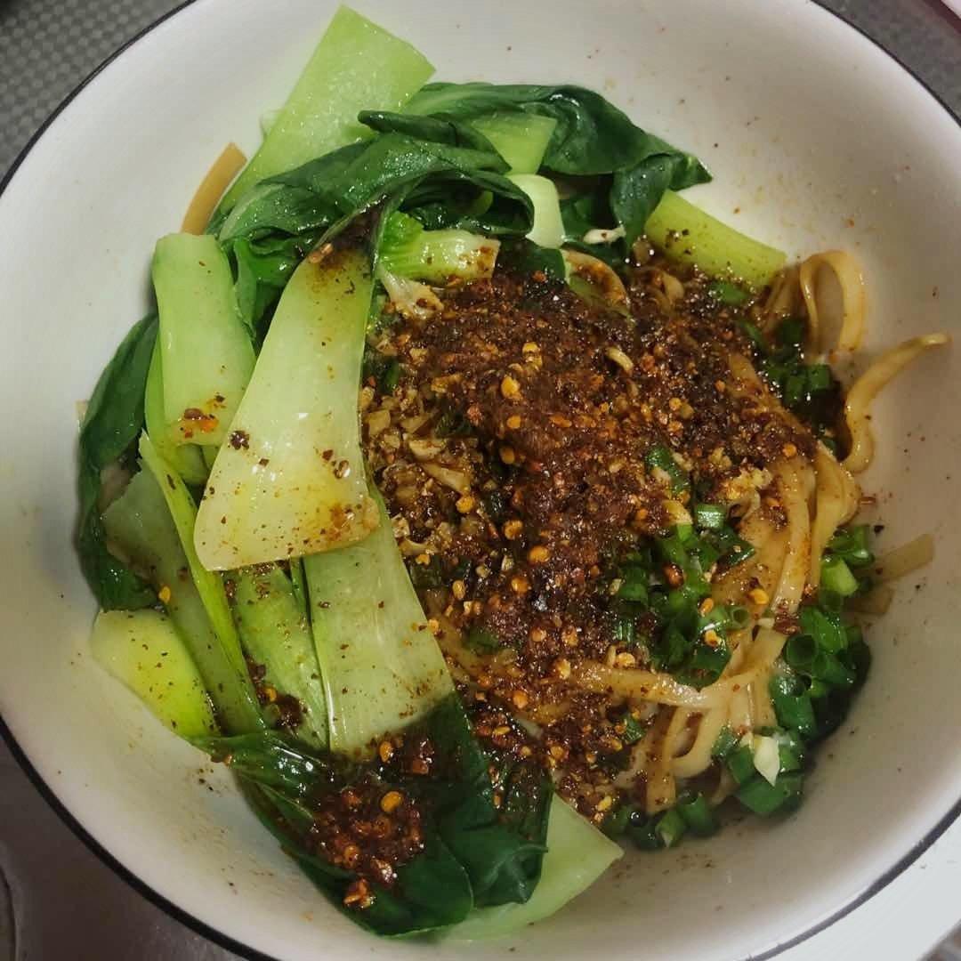 十分钟就能吃上的超简单油泼面