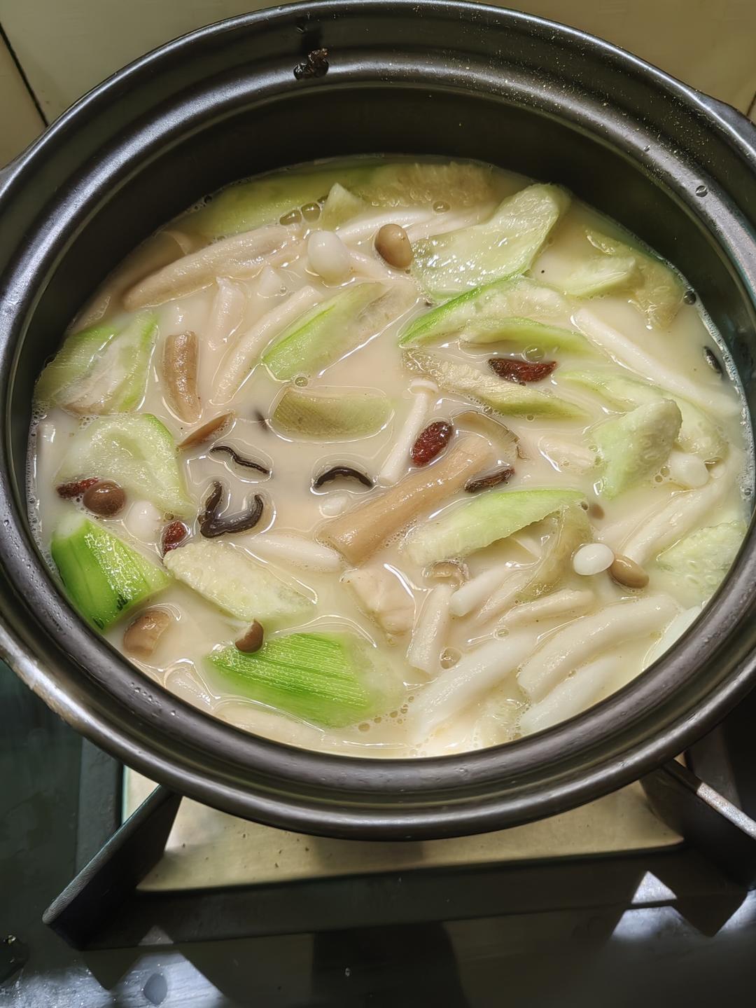 不会吃鲫鱼人的鲫鱼汤