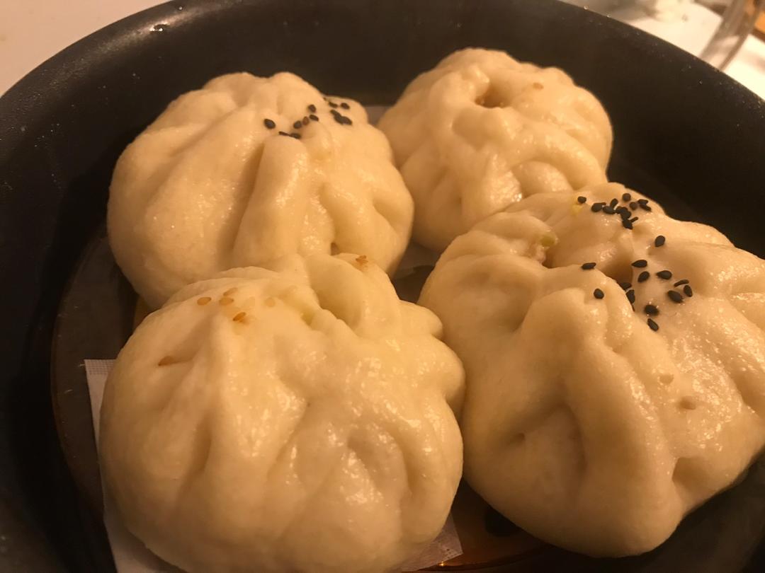 五花肉萝卜干包子