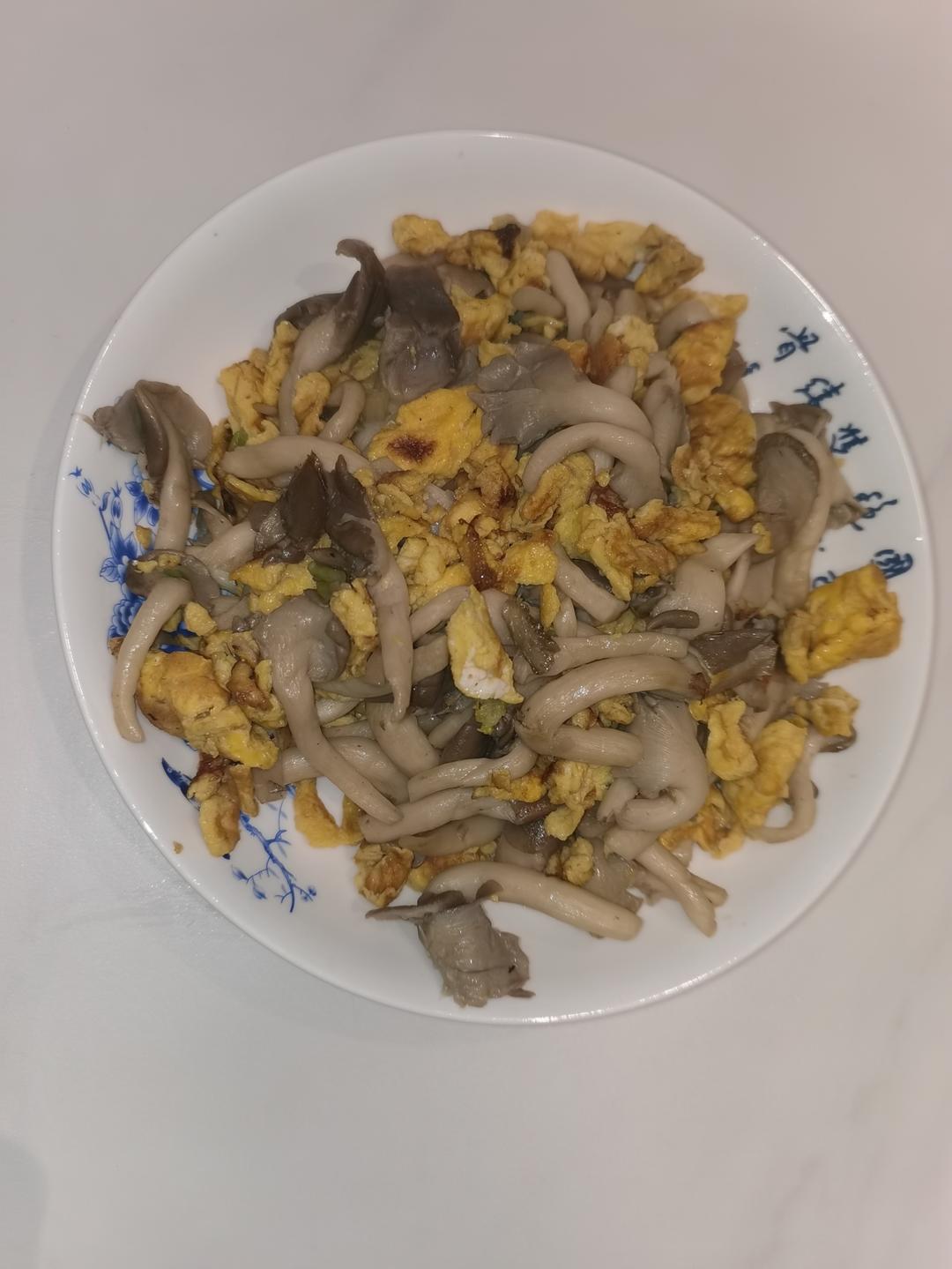 蘑菇炒鸡蛋	平菇这样炒，鲜美无比巨好吃