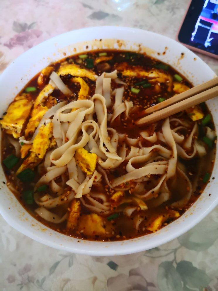 油泼辣子酸汤面