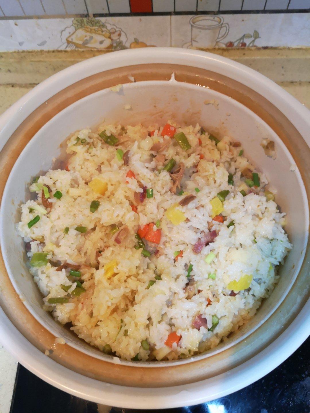 简单美味土豆腊味煲仔饭