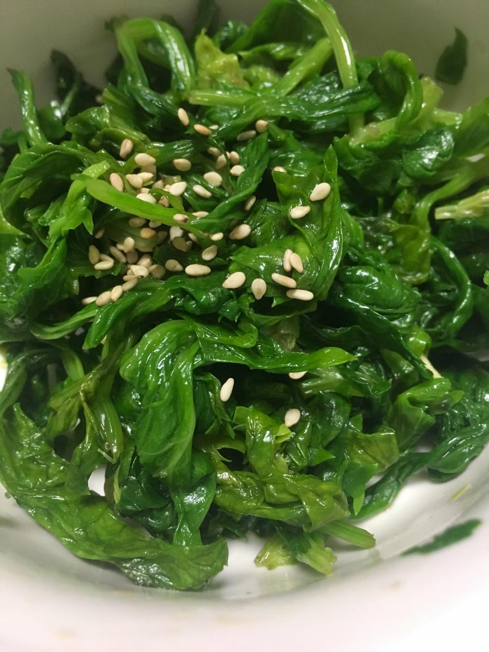 超级好吃的凉拌芹菜叶