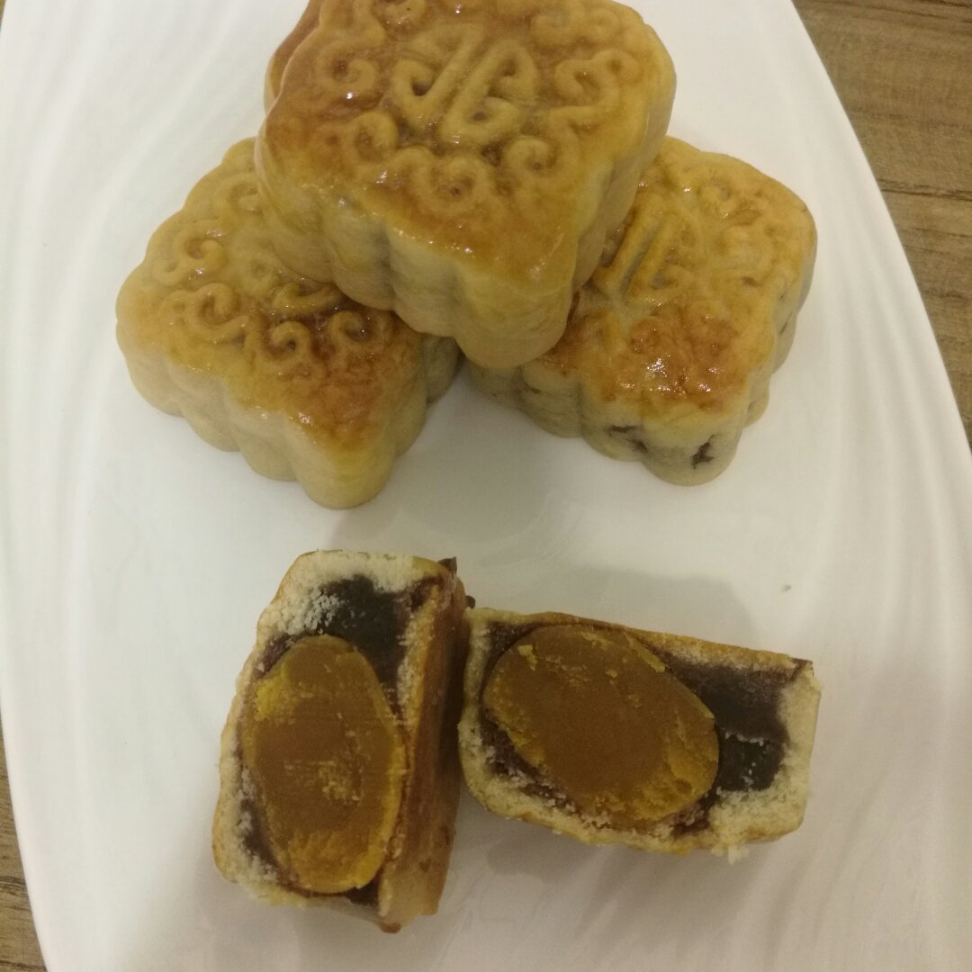 广式月饼－－蛋黄豆沙月饼